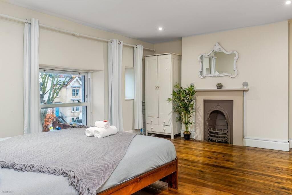 Smart-Home In Original Victorian Building Бристоль Экстерьер фото