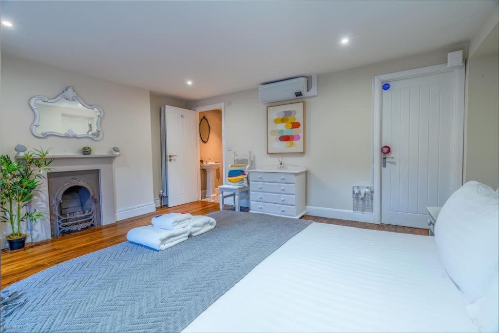Smart-Home In Original Victorian Building Бристоль Экстерьер фото