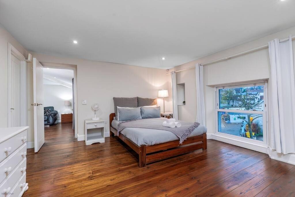 Smart-Home In Original Victorian Building Бристоль Экстерьер фото