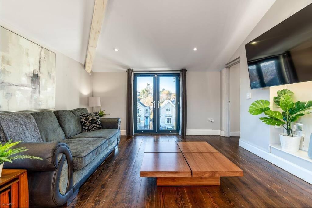 Smart-Home In Original Victorian Building Бристоль Экстерьер фото