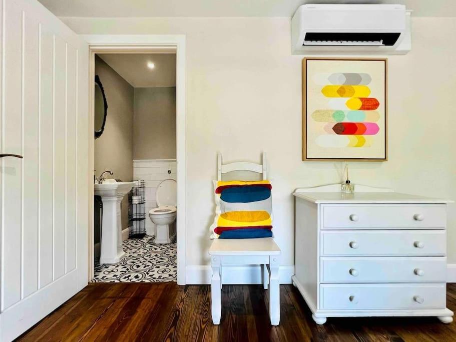 Smart-Home In Original Victorian Building Бристоль Экстерьер фото