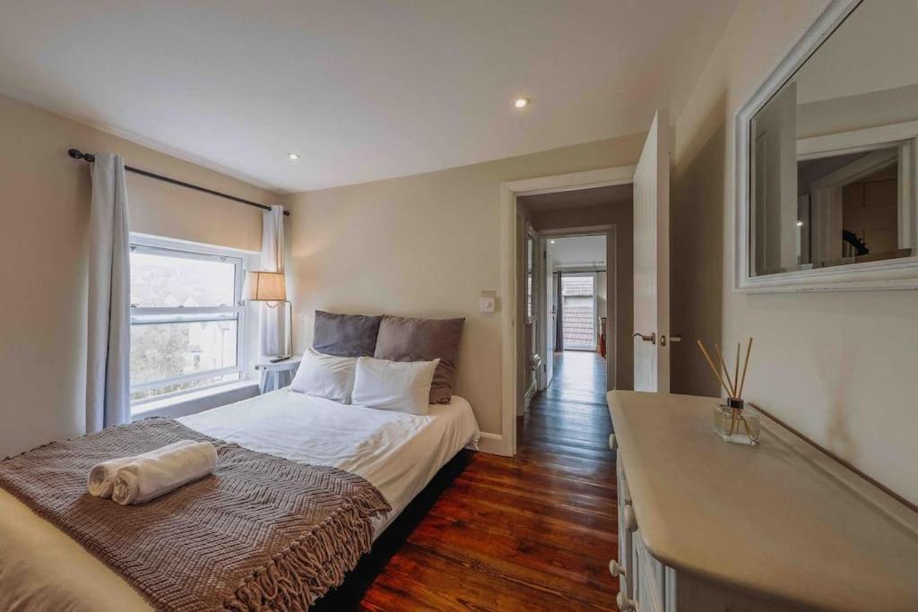 Smart-Home In Original Victorian Building Бристоль Экстерьер фото