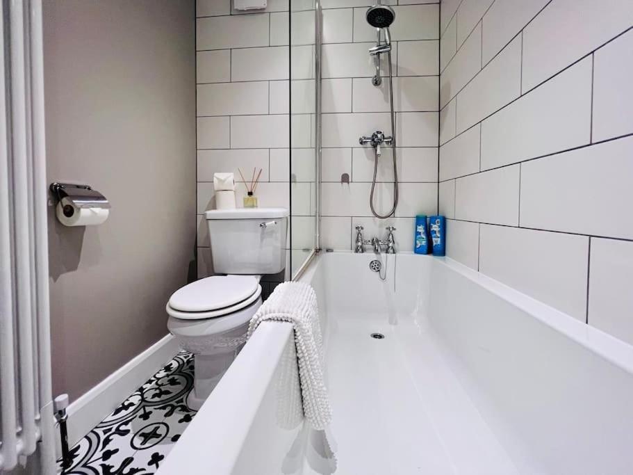 Smart-Home In Original Victorian Building Бристоль Экстерьер фото